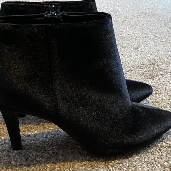 Old Navy Black Velour Boots - Picture 1 of 7